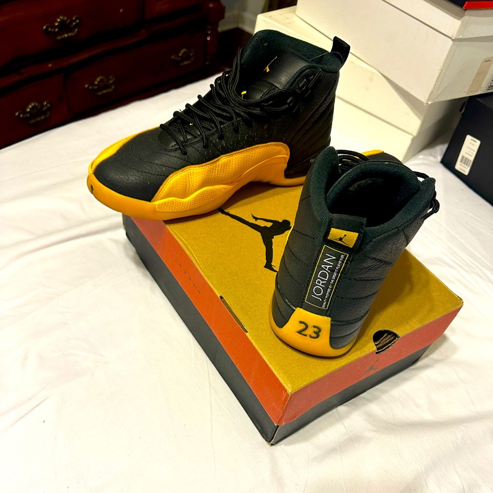 Air Jordan 12 Retro Black and Yellow size 42